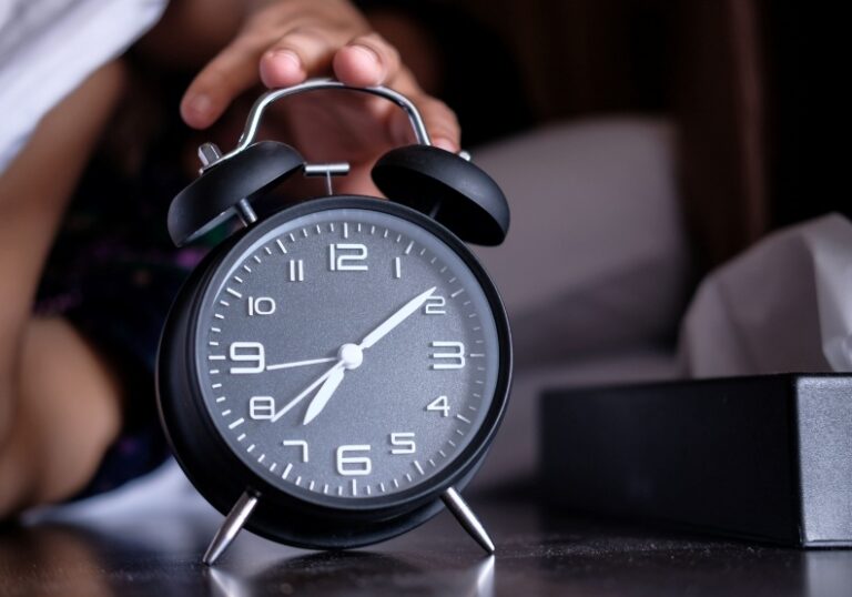 闹钟响了不要立刻起床:这是科学家的建议