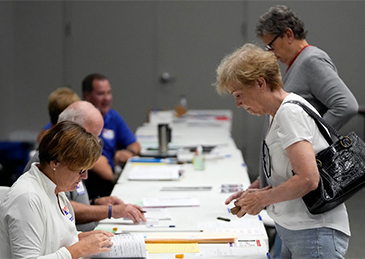 民调:近一半西方人认为,民主制度已经崩溃