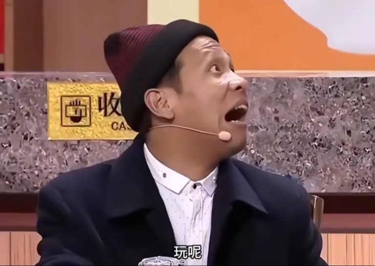 这样能当日本首相,那我也能当 !高市早苗 G20 峰会迟到,合影时挤眉弄眼。