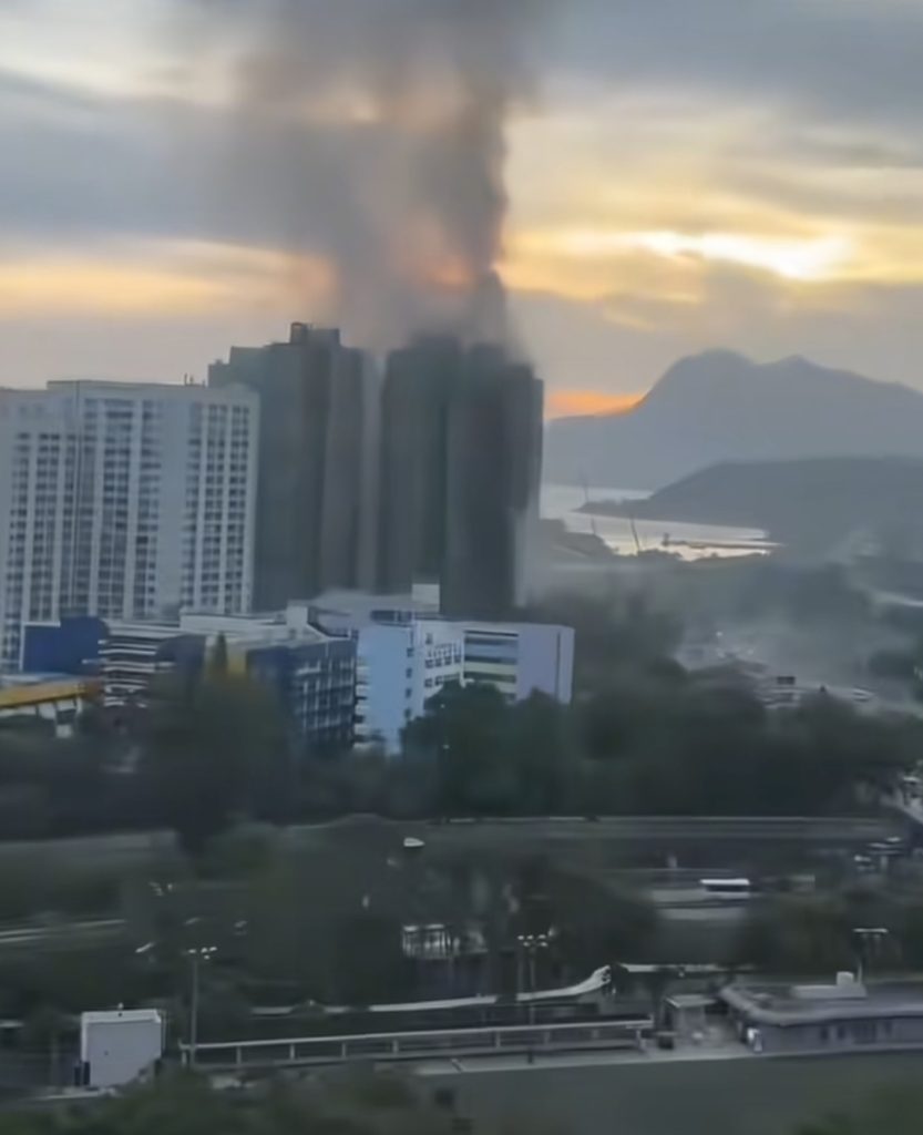 香港大埔火势得到基本控制 灭火工作仍在持续