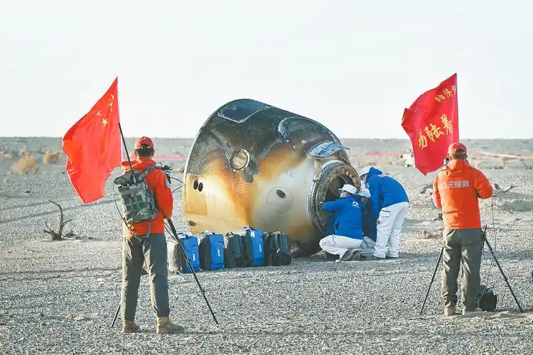 中国航天员首次“换乘”天外平安归来 神二十乘组状态良好创在轨驻留时长新纪录