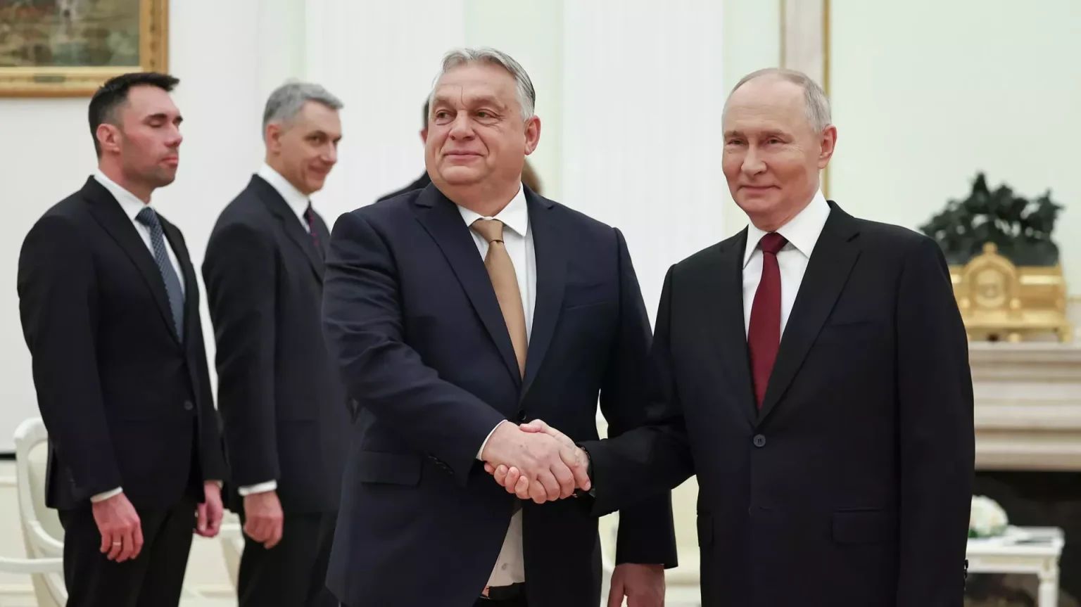 匈牙利总理翻译多次错误转述普京原话,匈外长救场