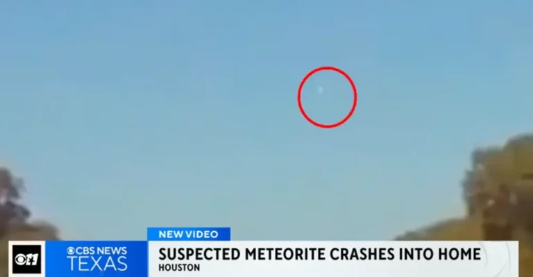 一颗流星在休斯敦上空解体,疑似碎片砸中一民宅