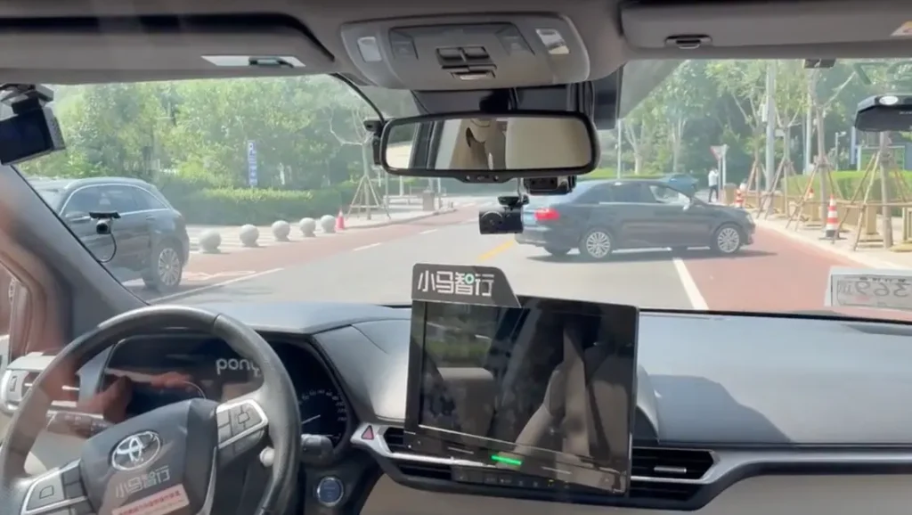 美媒试乘中国Robotaxi:体验十分丝滑、Waymo麻烦了