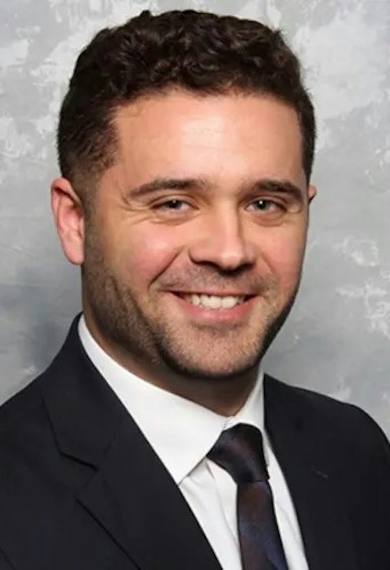 美国医生竟趁女友熟睡时「强喂堕胎药」