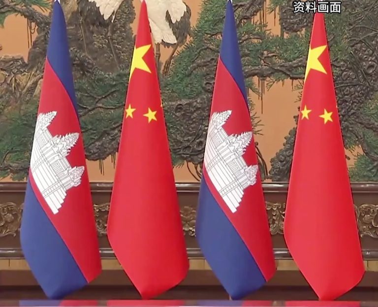 今天,中方将再赴柬泰穿梭调停 ថ្ងៃនេះ ចិននឹងបន្តធ្វើដំណើរទៅកាន់កម្ពុជា និងថៃដើម្បីអន្តរាគមន៍សម្រុះសម្រួល។