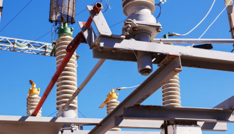 指责印度白用美国AI,特朗普顾问威胁对印“断电”