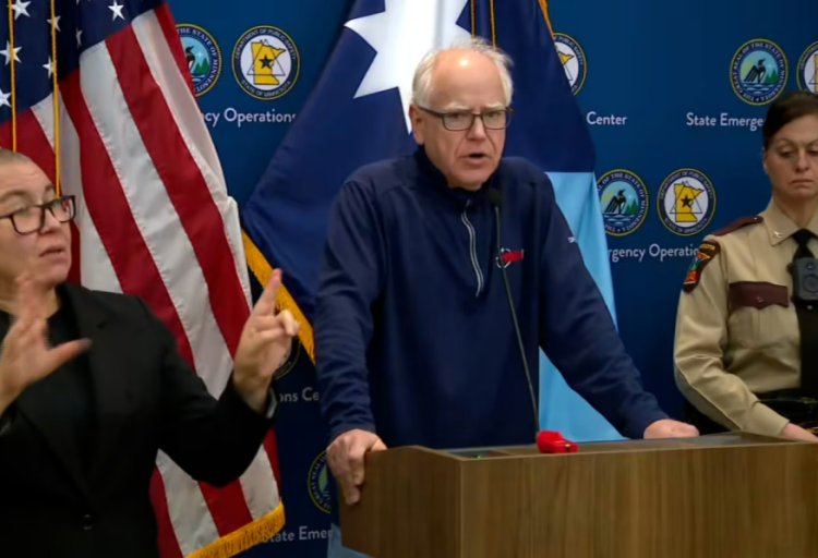 美官员称执法人员枪杀明尼苏达州女子事件“本可避免”