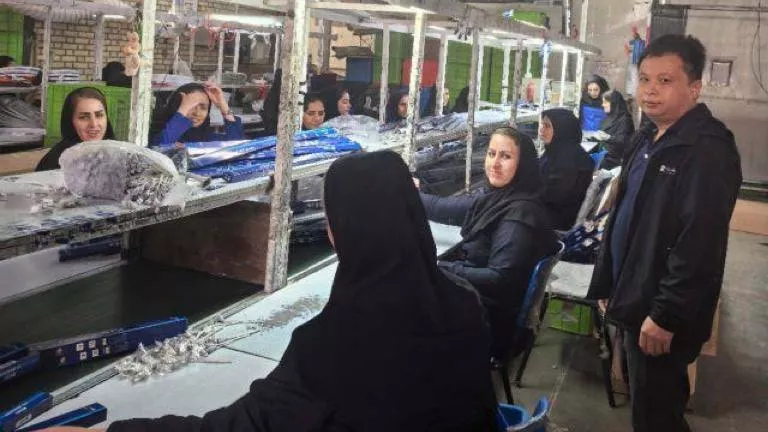 伊朗当地华人组织已备8辆大巴:200余人随时撤离